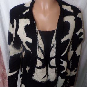 Black and White Sweater (M)